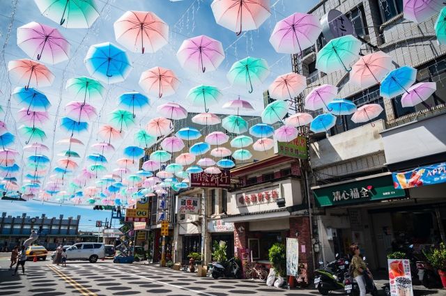苑裡小鎮
一年一度大夜市，限定版裝置藝術展

#travelphotography #苑裡 #輕旅行 #travel #苑裡景點 #苑裡掀海風 #travelyam
