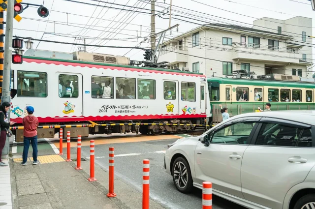 上次去鎌倉，誤打誤撞拍到蜜柑站長跟江之電的聯名電車！超可愛的😍鎌倉車站還有販售蜜柑的週邊商品喔！！

#鎌倉 #鎌倉グルメ #江之電 #蜜柑站長 #kaohsiung #日本 #japan #嵐電 #江之島 #鎌倉観光 #鎌倉旅行 #高雄捷運 #japantrip #japanphotography #japantravelphoto #japantravels