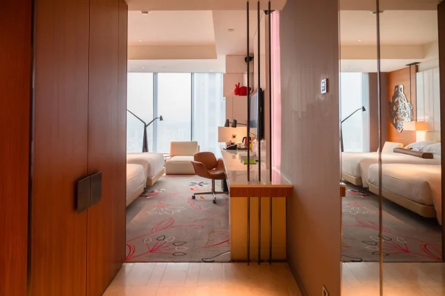 W Hotel！幾年前去住，整體體驗還不錯，飯店內也有泳池跟酒吧，還滿不錯的～

#台北飯店 #台北住宿 #whotel #飯店 #hotel