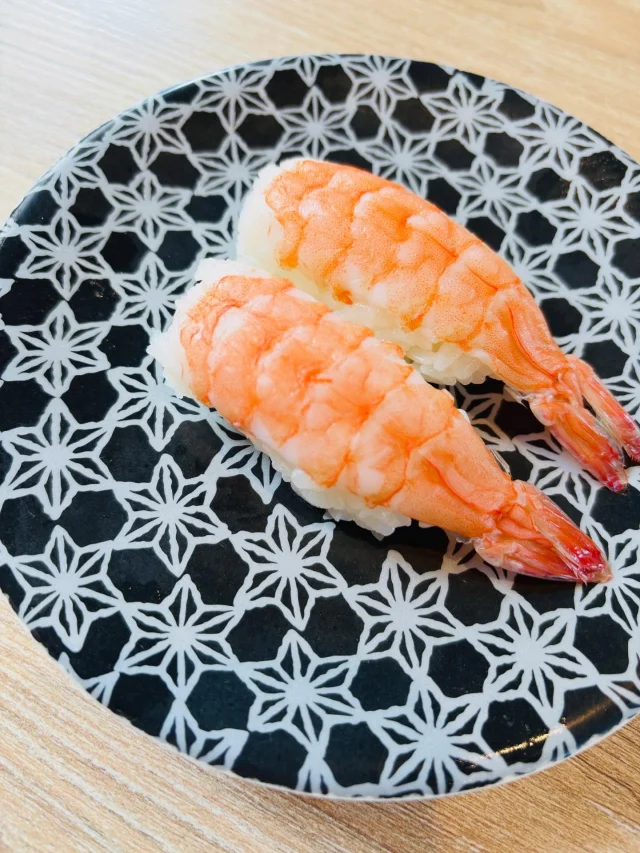 前一陣子被朋友帶去吃嘉義好吃的壽司店
#侍悟丸迴轉壽司
查了一下才知道這家這麼有名欸！
然後還有吃到另外一間好吃的火鍋店
之後有機會再去拍照寫文