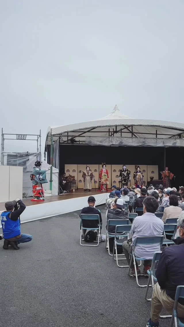 發現之前看歌舞伎的時候有錄一小段影片
雖然聽不懂他們在說什麼
但第一次看到歌舞伎表演也是很特別的體驗