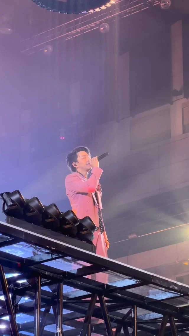 第一次聽到這首歌的時候
就默默的流淚
台北場可以聽到現場版
感受更不一樣🥹