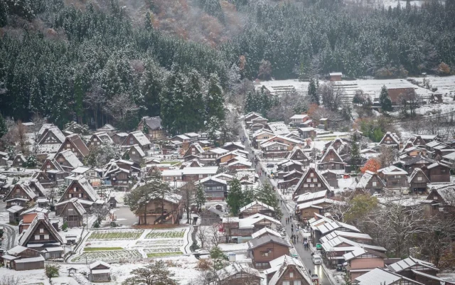 去了兩次合掌村都遇到雪！！
之後好像可以安排櫻花季跟楓葉季去～
然後再去住飛驒高山的FAV❤️

#合掌村 #日本 #飛驒高山 #japan #japantrip