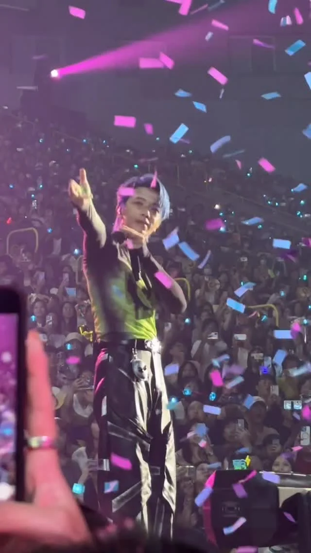 現在是星期五晚上～～～～～
最後那一下！爆擊💘💘