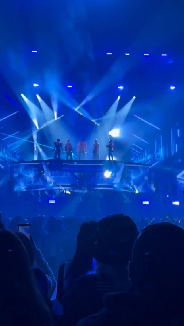 開場就好炸！！
Here I am