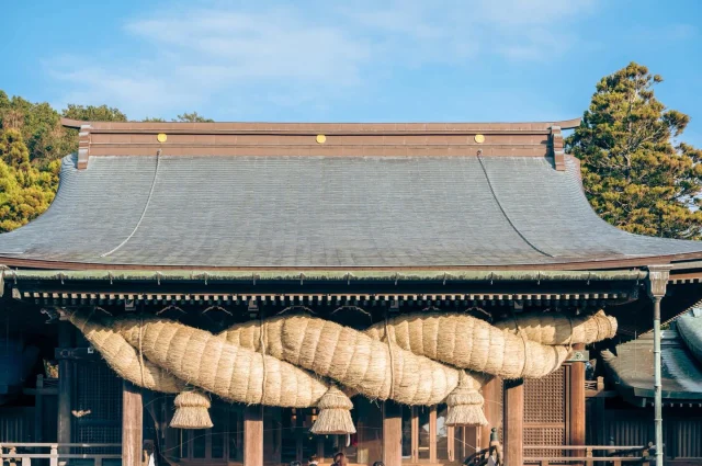 如果你之後要去福岡旅行，
這個地方真的會建議你直接排進行程！！

因為這裡有一個
一年只會出現幾天的景象——

宮地嶽神社的「光之道」

#福岡 #日本 #宮地嶽神社 #japan #japantrip